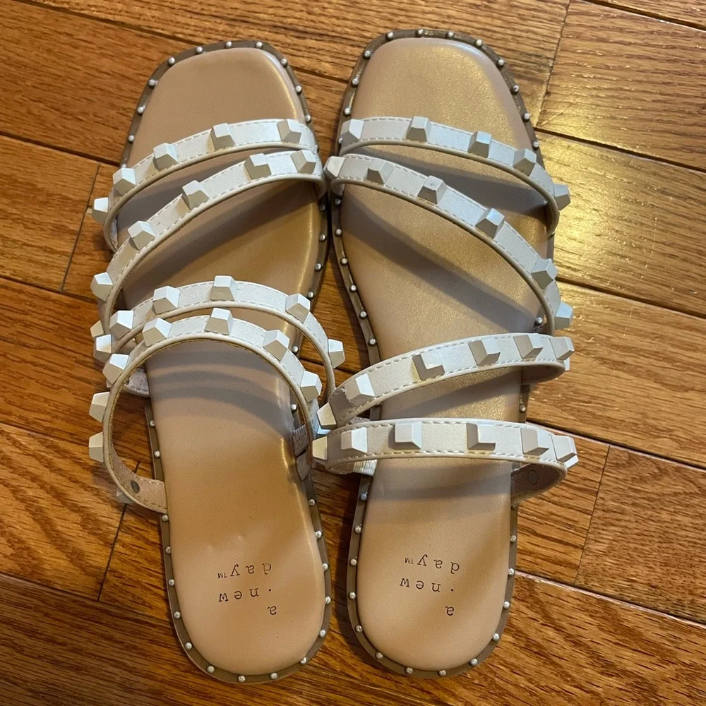 Universal Thread/A New Day Bundle of 3 Sandals - Picture 2 of 8